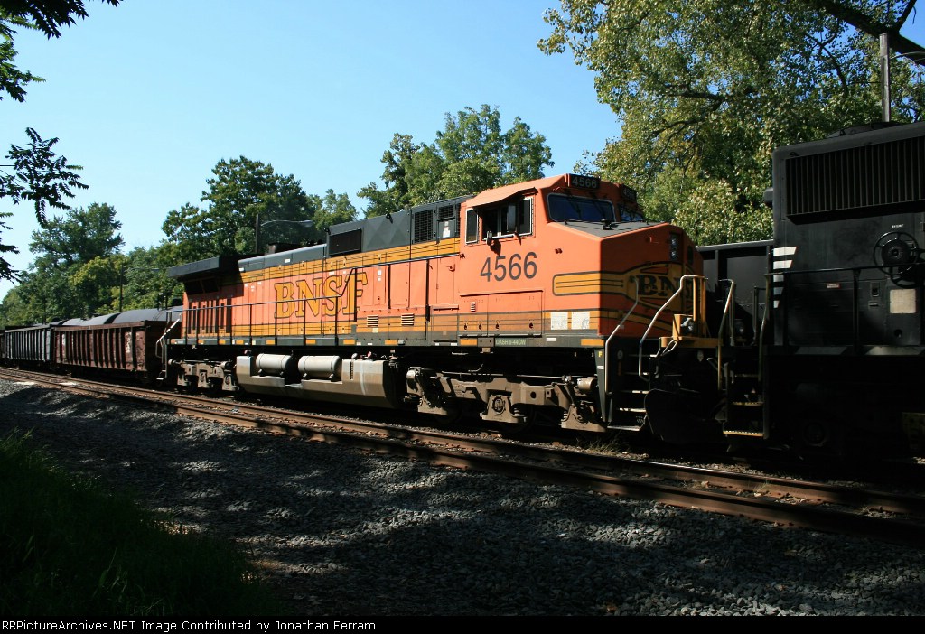 BNSF 4566